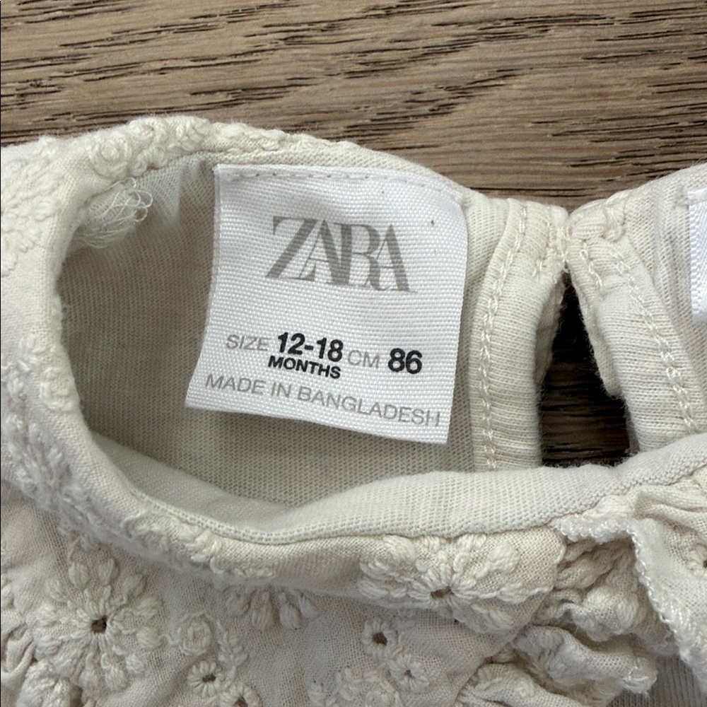 Zara Cream Short Sleeve Top with Eyelet Ruffle Collar size 12-18 months - Picture 4 of 4
